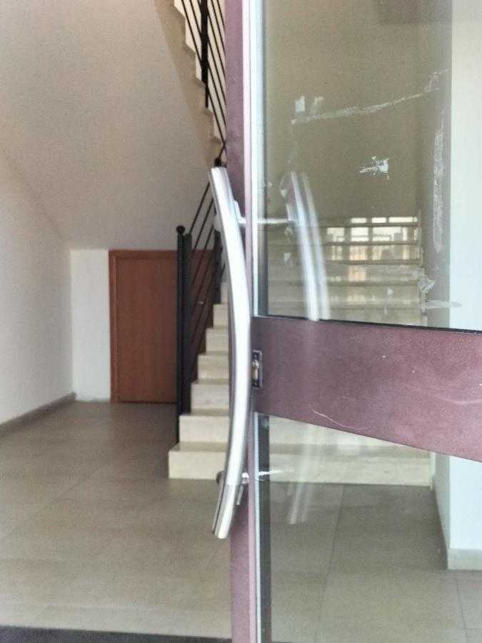 Twin House * Tito